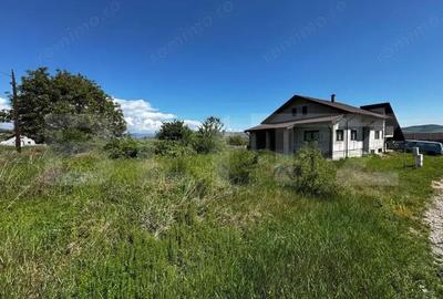 Casă cu 4 camere cu Teren 861 Mp în Micești - 1