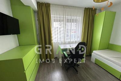 Apartament cu terasaStr. Campului,Mana?tur 4 camere - 8