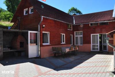 Casă cu 10 camere cu Teren 300 Mp în Central - 5