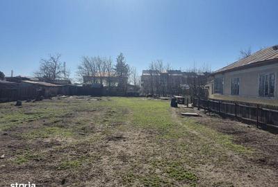 Casă cu 4 camere cu Teren 1150 Mp în Central - 2