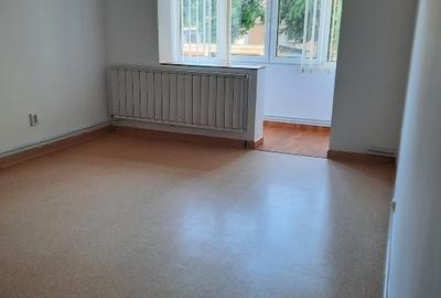 Proprietar,vand spațiu birou/cabinet medical central, (Str. Moldovei 17), 73mp - 8