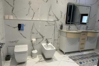 Casă cu 4 camere în Central - 2