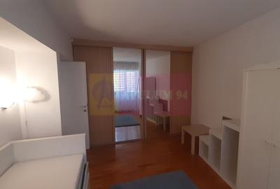 Apartament cu 3 camere semidecomandat, mobilat în P-ța Romană - 34
