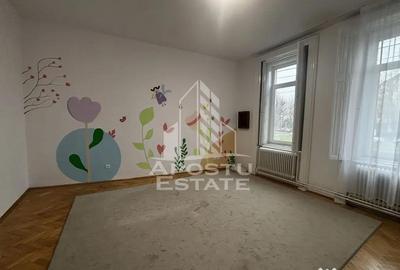 Casă cu 10 camere cu Canalizare în Lunei - 1