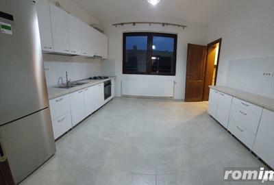 Casă cu 5 camere în Giroc