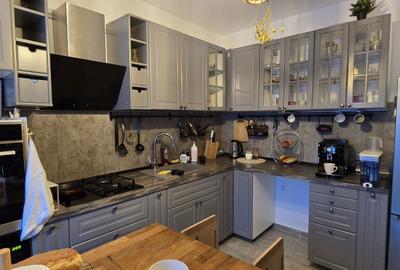 Casă cu 4 camere decomandat în Tăuți - 2