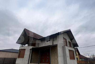 Casă cu 5 camere cu Teren 5000 Mp în Unirea