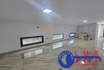 Spațiu comercial, de 54 mp, în Central - 4