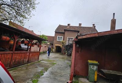 Casă cu 7 camere în Central - 1
