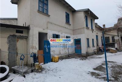 Casă cu 16 camere cu Teren 1745 Mp în Unirii