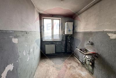 Apartament cu 2 camere de vanzare zona GARA CFR BACAU - 2