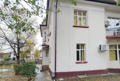 Casă individuală cu 8 camere cu Canalizare în Cotroceni - 12