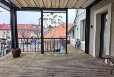 Casă individuală cu 7 camere cu Teren 167 Mp în Domenii