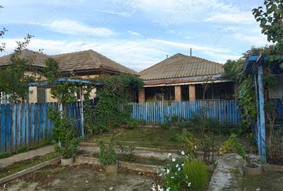 Casă cu 6 camere în Dăeni