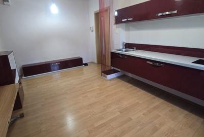 Apartament cu 3 camere semidecomandat în Complex Studențesc - 3