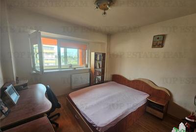 Apartament cu 3 camere semidecomandat, mobilat în Păcii - 3