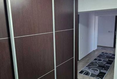 Apartament cu 4 camere decomandat în Central - 1