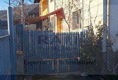 Casă individuală cu 6 camere cu Canalizare în Corbeni - 11