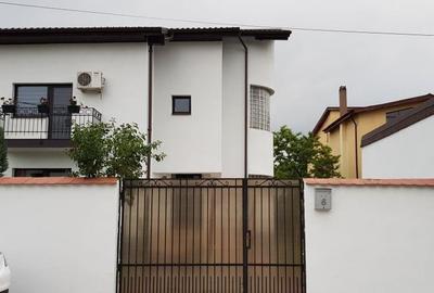 Casă individuală cu 5 camere cu Canalizare în Dobroești