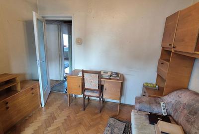 Apartament cu 3 camere semidecomandat în Ștefan cel Mare