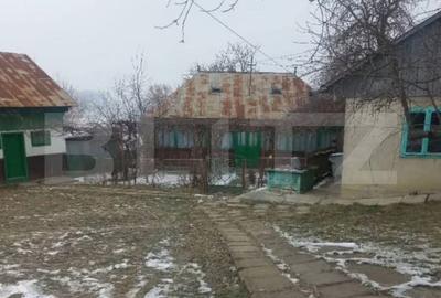 Casa batraneasca, 40 mp si teren intravilan de 2700 mp, loc. Stanca - Zvoristea - 2