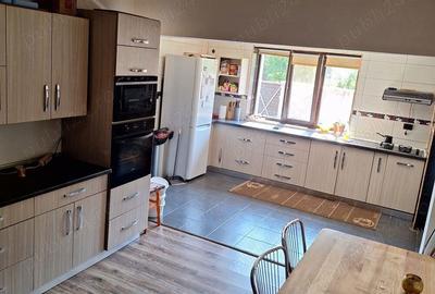 Casă cu 6 camere cu Teren 1600 Mp în Isvarna - 7