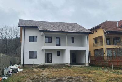 Casă cu 5 camere în Bârsești - 3