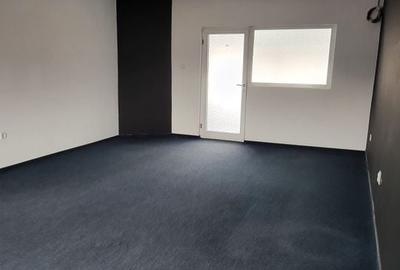 Spatiu comercial - - 4