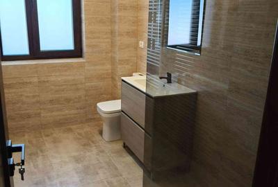 Casă cu 5 camere cu Teren 280 Mp în Brătianu - 2