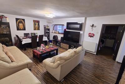 Apartament cu 3 camere decomandat în Micro 5 - 3