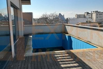 Penthouse cu 4 camere decomandat în P-ța Ovidiu