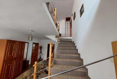 Casă cu 6 camere în Piața Centrală - 3