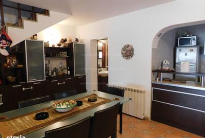 Casă cu 5 camere decomandat cu Teren 240 Mp în Central - 2