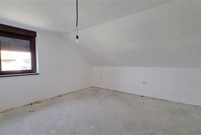 Duplex cu 5 camere cu Canalizare în Aeroport - 9