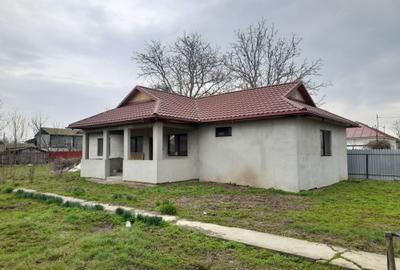 Casă cu 4 camere cu Teren 1055 Mp în Tufești - 8