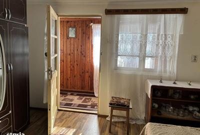 Casă cu 2 camere decomandat în Central