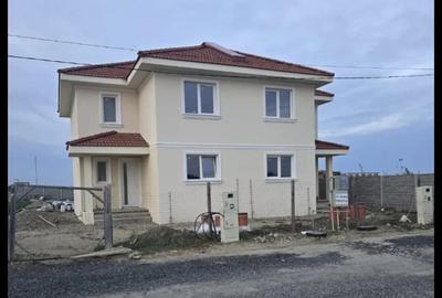 Casa cu 4 camere COMISION 0 - 1