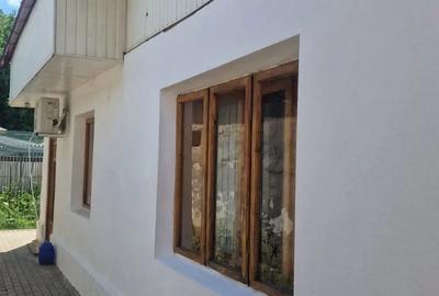 Casă cu 4 camere cu Teren 350 Mp în Tecuci - 2