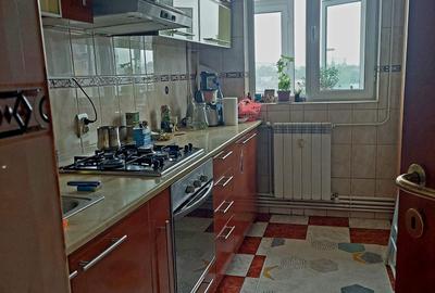Vanzare apartament cu 2 camere, zona Micro 20( capat troleu), etaj 6, sup 57 mp.