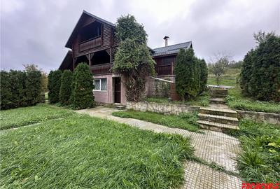 Casă cu 4 camere cu Teren 6226 Mp în Central - 1