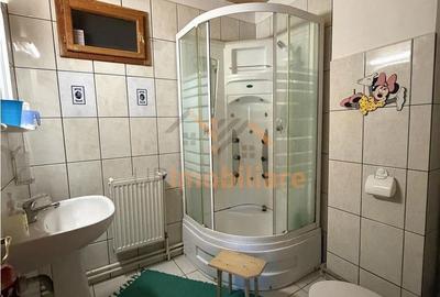 Casă cu 2 camere cu Teren 3000 Mp în Central - 3