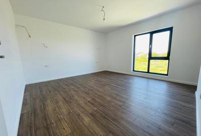 Casă cu 4 camere cu Teren 450 Mp în Domnești - 2