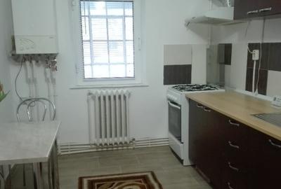 Inchiriez apartament cu doua camere pe Cornisei