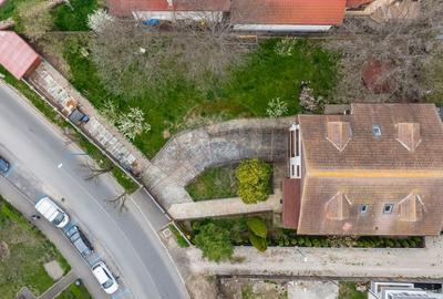 Casă cu 7 camere cu Teren 1167 Mp în Tractorul - 39