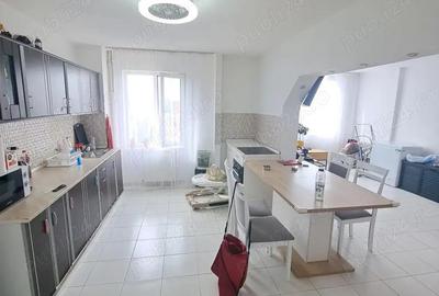 Apartament cu 3 camere in zona Rogerius - Oradea (106 mp) - 1