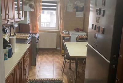 Apartament cu 2 camere decomandat în Km 5 - 3