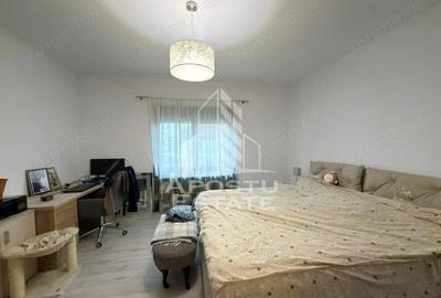 Casa individuala cu 8 camere, 750mp teren, in Mehala - 3