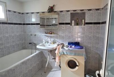 Casă individuală cu 5 camere cu Canalizare în Titulescu - 10
