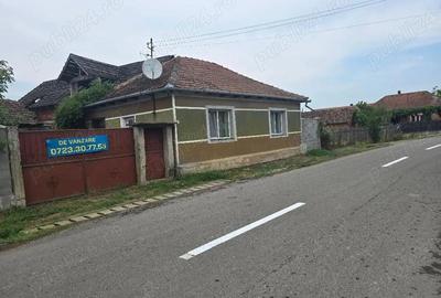 Vand casa loc SUMUGIU, sc 200 mp , parte casa noua la rosu , teren 2670 mp, la sosea, front mare - 2