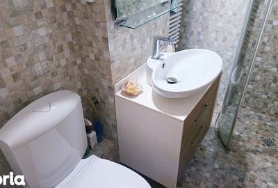 Apartament cu 3 camere semidecomandat, mobilat în Micro 17 - 18